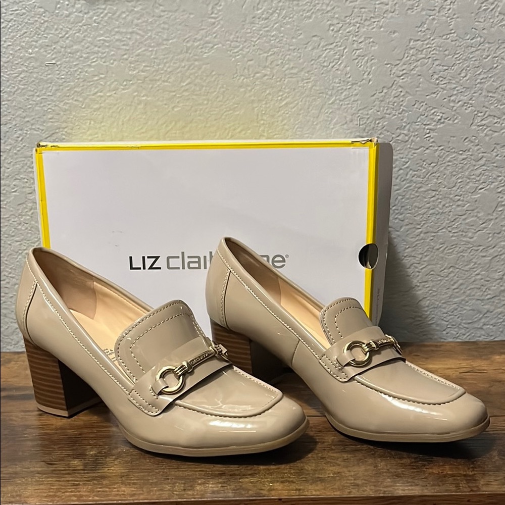 Liz Claiborne Cream Flats with Horsebit Detail